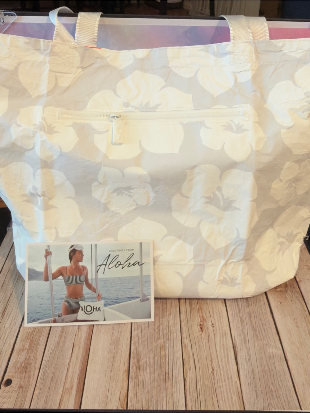 ALOHAS Coral and White Travel Pouch - Picture 4 of 7